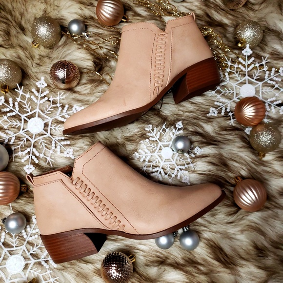 🚨ON SALE//The Tawny// blush cutout ankle bootie - Picture 3 of 6